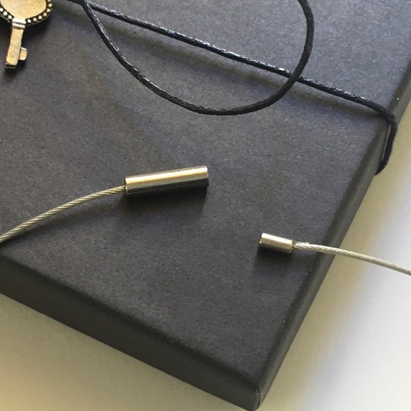 Silver-Tone Swirl Wire Necklace - Picture 5 of 8